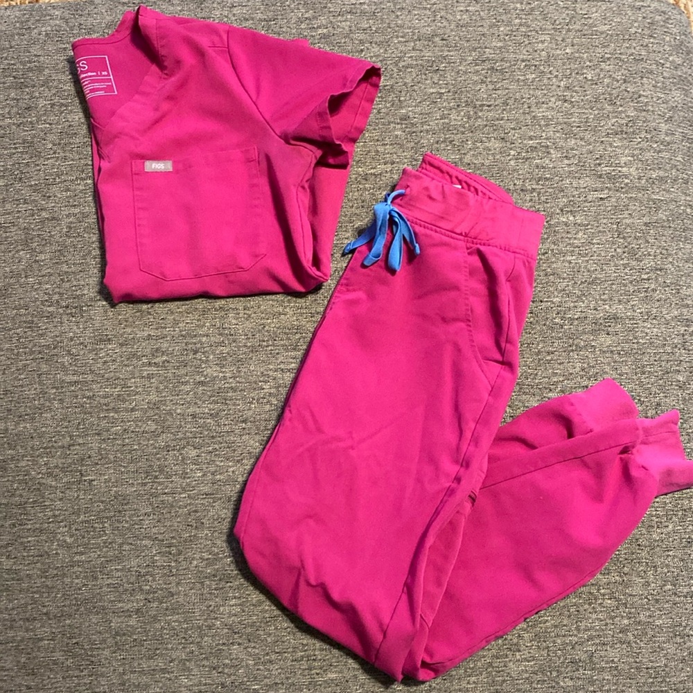 XS|XSP FIGS Catarina One Pocket and Zamora Joggers Scrub Set